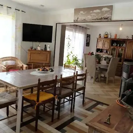 Le Carre לינה וארוחת בוקר